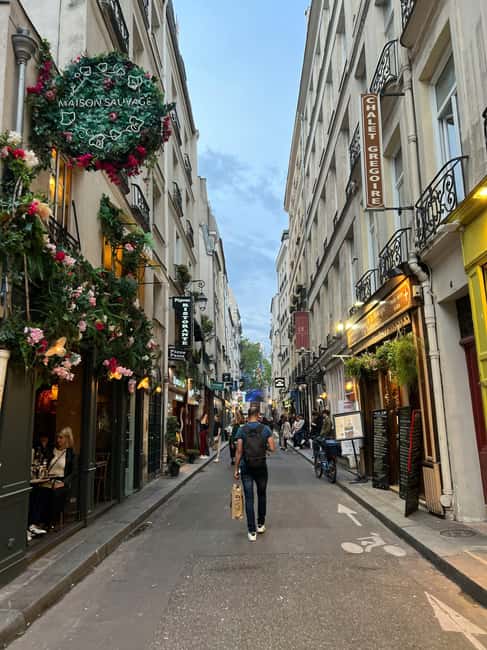 Paris: Private 2-Hour Walking Tour with a Parisian guide - Montmartre guided visit: a second neighborhood, same pace