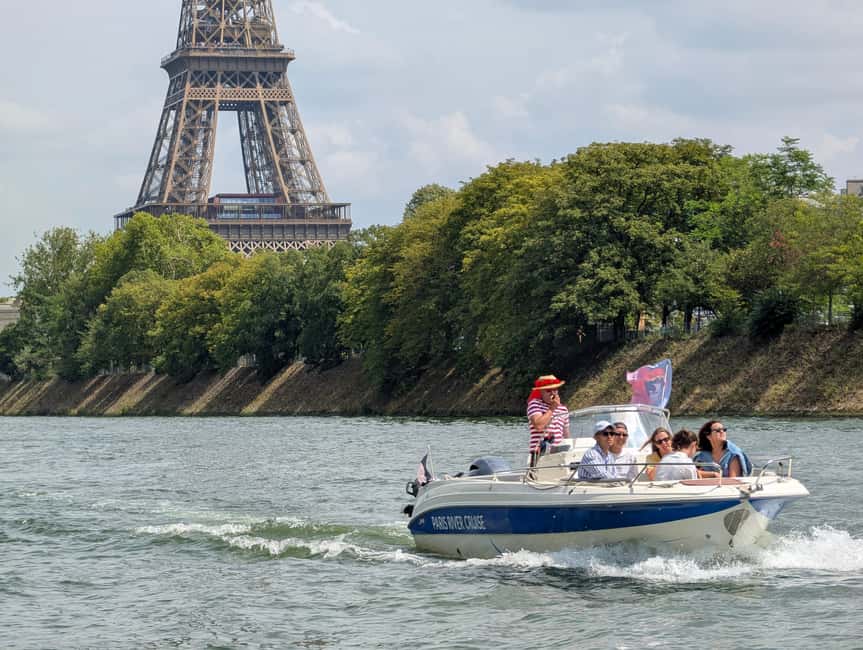 Paris: Private Boat Cruise on Seine River - Photo tips that work specifically for a moving Seine cruise