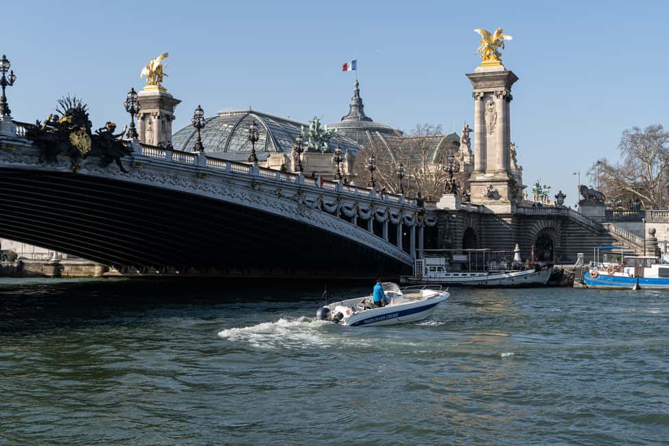 Paris: Private Boat Cruise on Seine River - Price and value: how to judge the $588 per-group cost