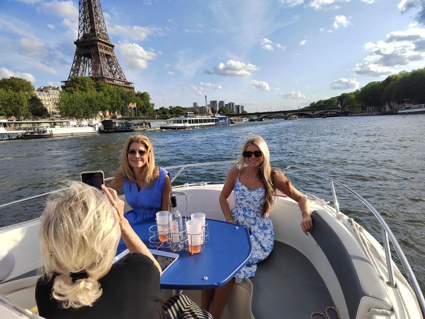 Paris Private Boat Seine River with Captain Guide - Drinks, glasses, and small rules that affect your day