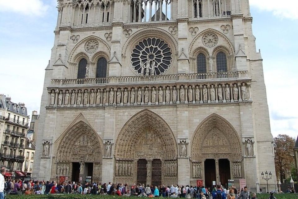 Paris: Private Custom Walking tour with A Local Guide - Key things to know before you set off