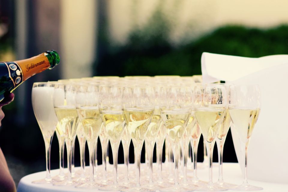 Paris: Private Day Trip to Champagne with 8 Tastings & Lunch - Guides Matter: Why This Tour Often Feels Like a Personal Education
