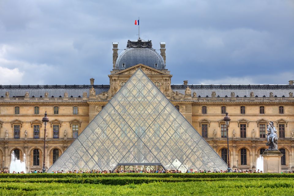 Paris: Private Family Tour, Highlights and Museum Visit - Who this private tour suits best
