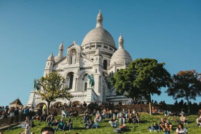 Paris: Private Guided Tour in a vintage Land Rover - Pigalle and Moulin Rouge: the Paris art-and-night vibe in daylight