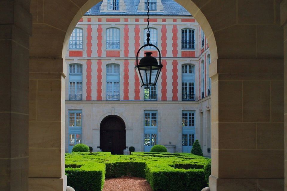 Paris: Private Guided Tour of Marais disctrict - Entering the Marais beyond the obvious routes