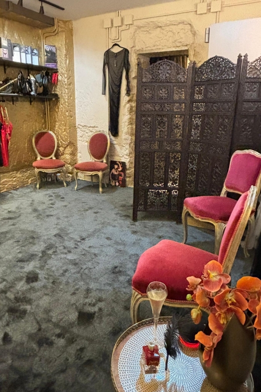 Paris: Private Lingerie Fitting activity - Your 90 minutes: from VIP lounge to fitting room