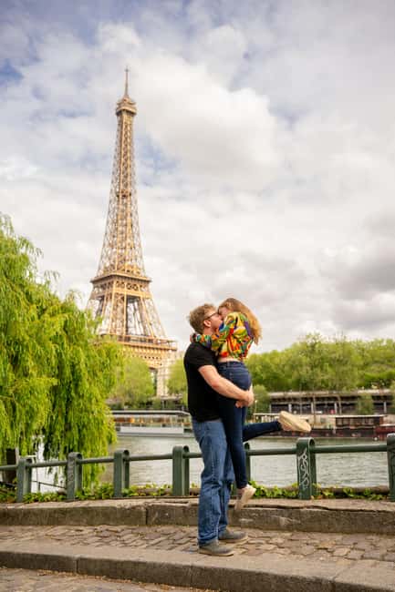 Paris: Private Photoshoot at the Eiffel Tower - Angles, backgrounds, and crowd-smart positioning near the tower