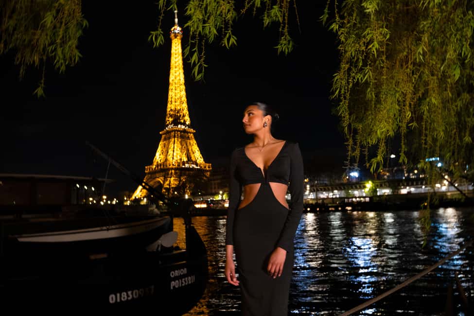 Paris: Private Photoshoot near any chosen Landmark - The 1-Hour Private Shoot: How the session actually flows