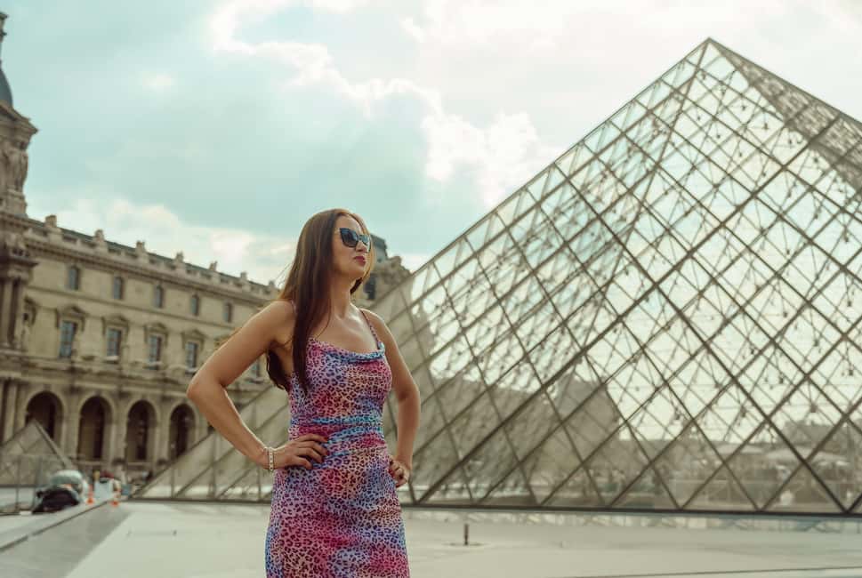 Paris: Private Photoshoot Outside the Louvre Museum - Why A Private Photoshoot Outside the Louvre Makes Sense
