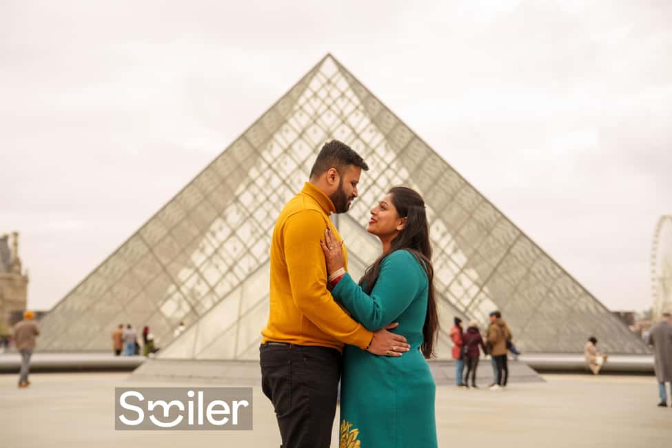 Paris: Private Photoshoot Outside the Louvre Museum - Photo Delivery: High-Resolution Downloads You Can Share
