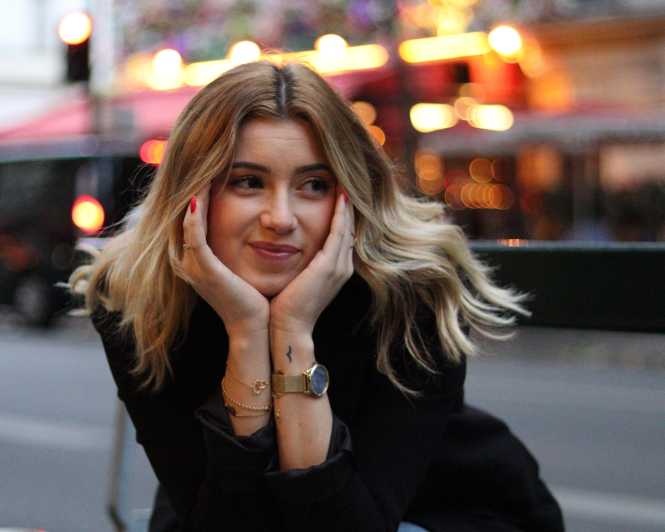 Paris: Private photoshoot with a Professional - Why a private Eiffel Tower shoot feels different