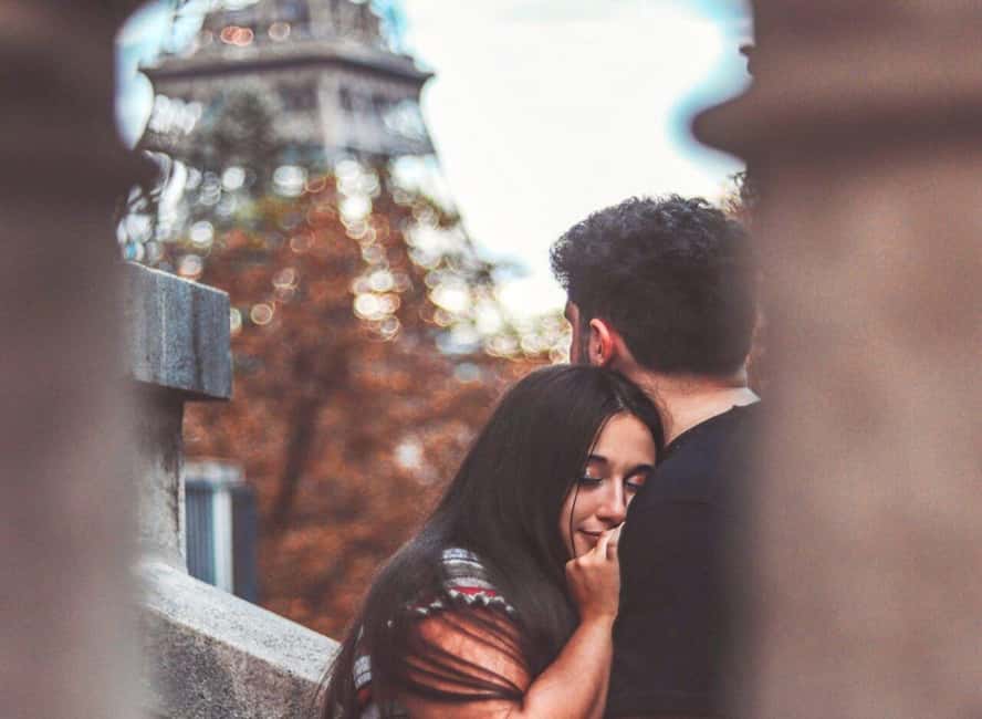 Paris: Private photoshoot with a Professional - A short walk that helps the photos look real