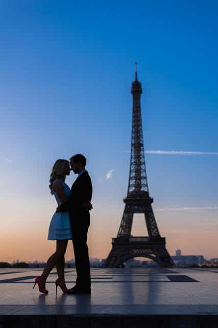 Paris : Private Professional Photoshoot at the Eiffel Tower - Avenue de Camoëns and the Eiffel Tower from a more cinematic angle