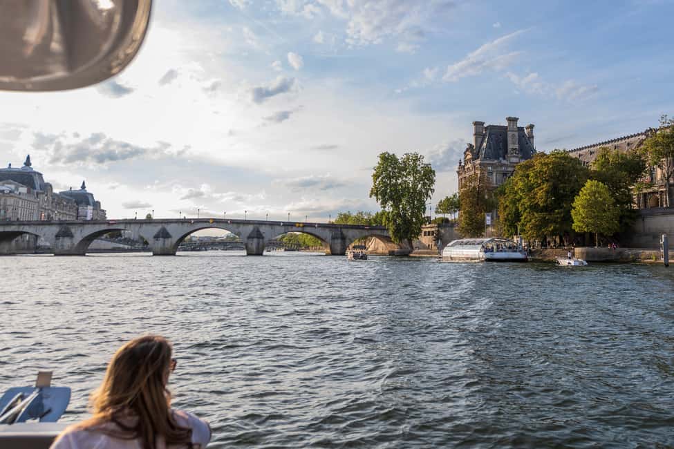Paris: Private Seine River Cruise - From the Louvre area to the Eiffel Tower: the classic Seine photo arc