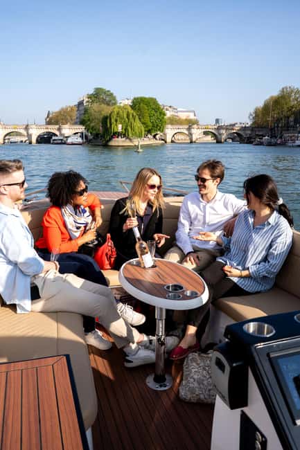 Paris: Private Small Boat Cruise with Rosé and Macarons - Key highlights you should care about