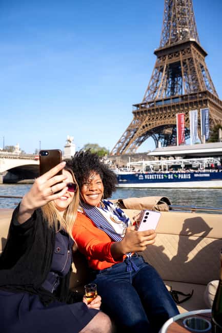 Paris: Private Small Boat Cruise with Rosé and Macarons - Why a small boat on the Seine feels different than a bus tour