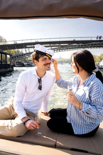 Paris: Private Small Boat Cruise with Rosé and Macarons - Turning back: how the return trip gives you a second set of photos