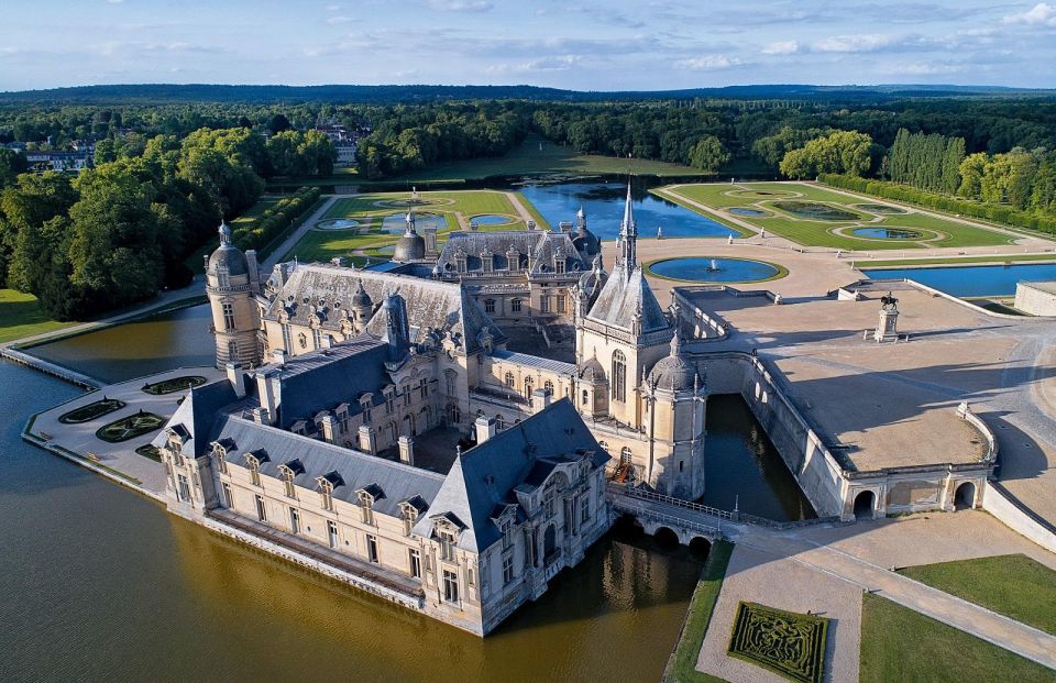 Paris: Private Tour of Domaine de Chantilly Ticket&Transfer - Château de Chantilly: art, rooms, and the Galerie des Batailles