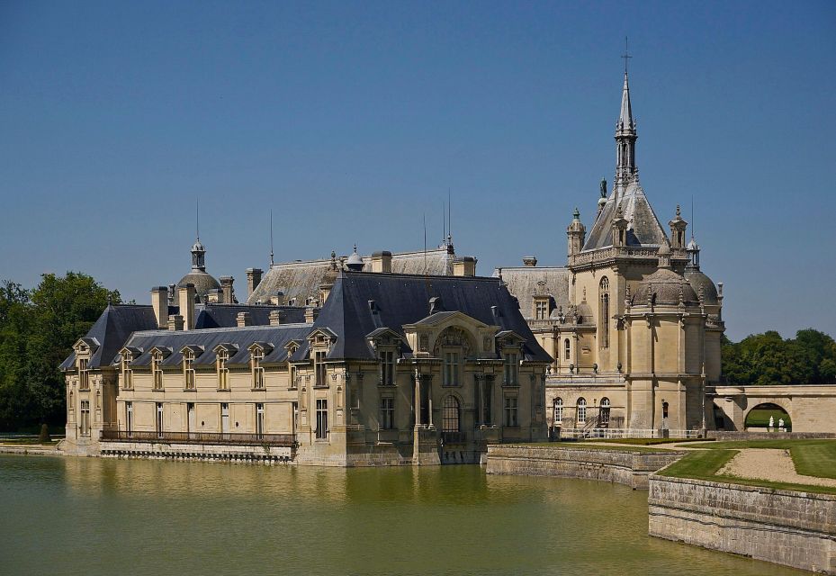 Paris: Private Tour of Domaine de Chantilly Ticket&Transfer - Grandes Écuries and the living horse museum