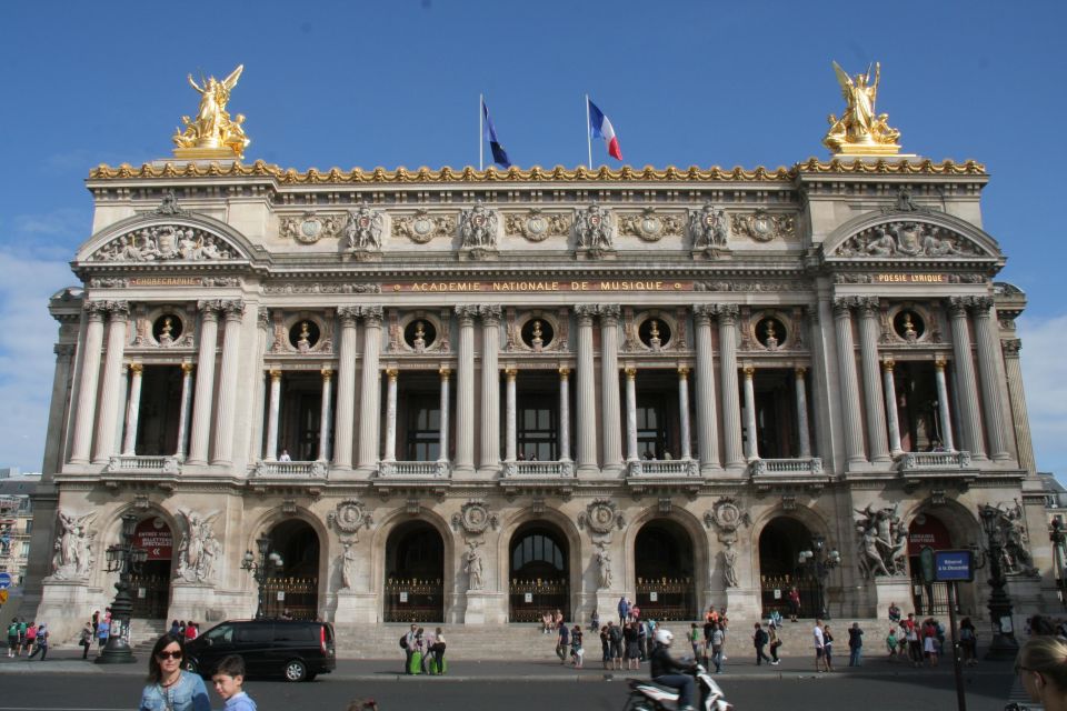 Paris: Private Tour with a Local Guide - Montmartre’s Steep Streets and Le Marais’ Calm Corners