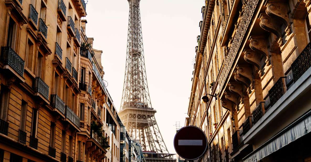 Paris: Private Tour with Locals – Highlights & Hidden Gems - Musée du Louvre area: seeing the landmark without getting trapped by the crowd