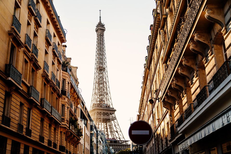 Paris: Private Tour with Locals – Highlights & Hidden Gems - Private group energy: the perks and the language reality