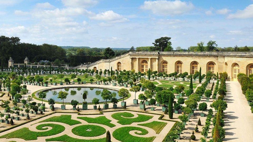 PARIS: Private transfer Château Versailles van 7 people 4H - Price and value: $397 per group up to 7