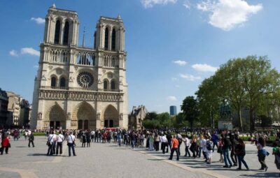 Paris: Private Walking Guided Tour of City's Highlights - Meeting at 7 Parvis Notre-Dame and starting with the right energy