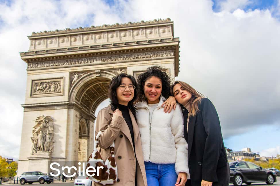 Paris: Professional Photoshoot at the Arc de Triomphe - High-resolution delivery: fast link, then you keep them