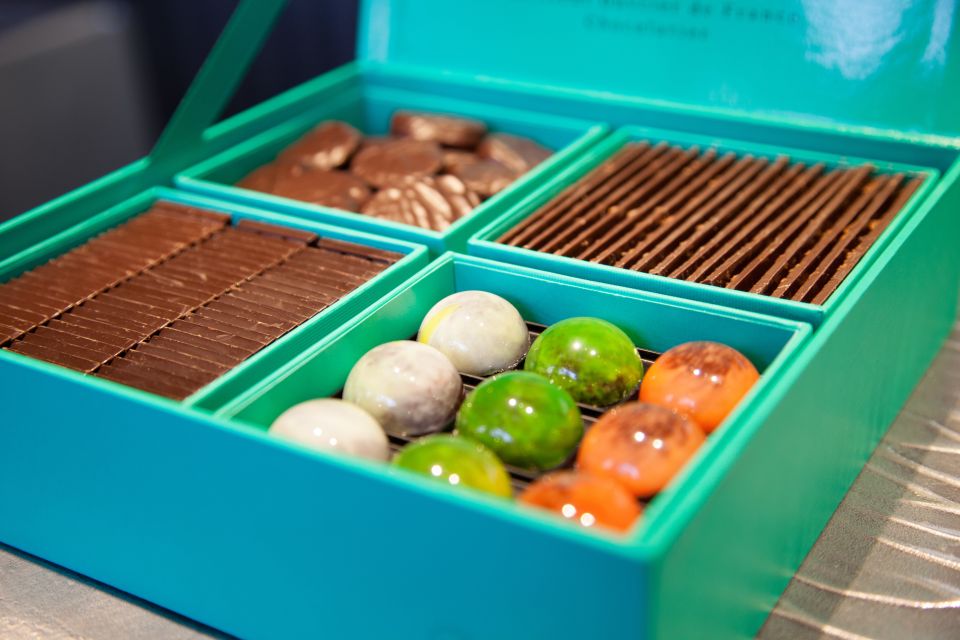 Paris: Pure Chocolate Walking Tour - Stop-by-stop feel: what each tasting moment is really like
