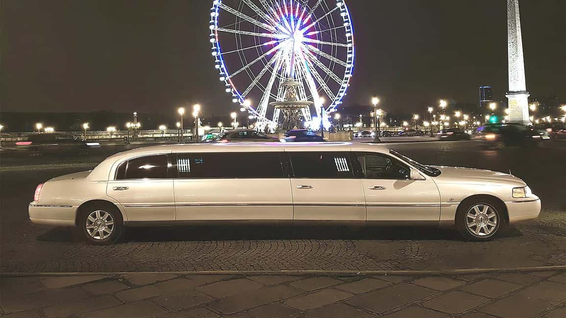 Paris: Romantic Limousine Tour - The surprise moment: making the LED message land