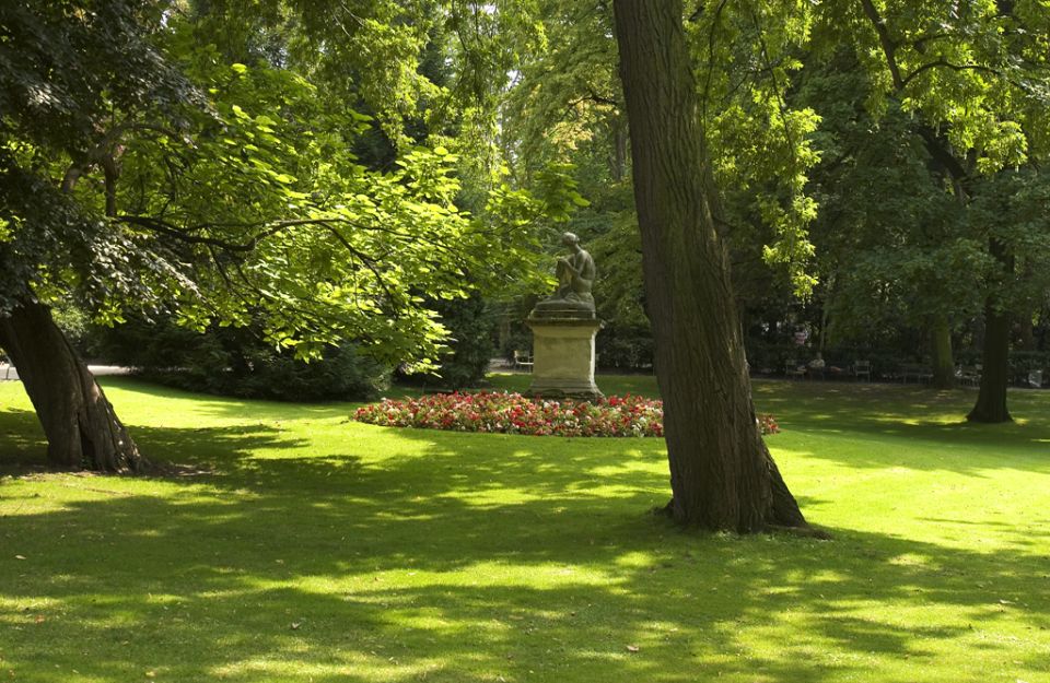 Paris Secret Gardens 1.30 hour long Walking Tour - Should you book Paris Secret Gardens?