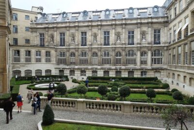 Paris Secret Gardens 1.30 hour long Walking Tour - Secret gardens and hidden squares: what to expect when gates are open