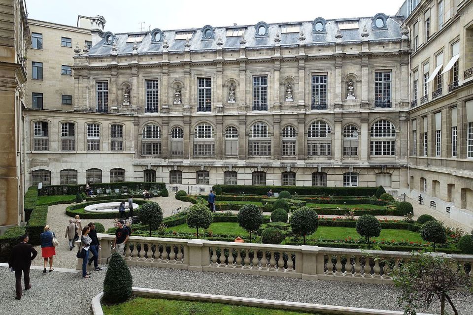Paris Secret Gardens 1.30 hour long Walking Tour - Secret gardens and hidden squares: what to expect when gates are open