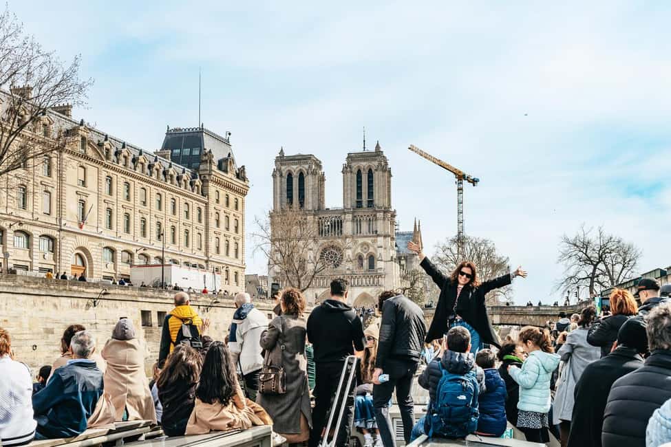 Paris: Seine Cruise and Macaron Tasting by the Eiffel Tower - Price and value: $21 for cruise + macarons in Paris