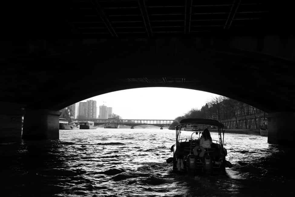 Paris: Seine River Private Cruise - Guide energy: Robert, Rado, Patricia, and what they add