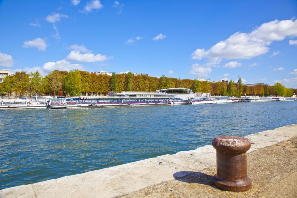 Paris: Sightseeing Cruise on the Seine with 3-Course Lunch - Music, Celebrations, and the Real Mood on Board