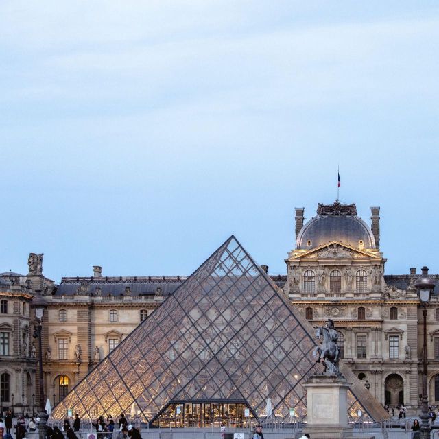 Paris: Sightseeing tour of Paris and Louvre Guided tour - Louvre time management: how to get the most from your extra freedom