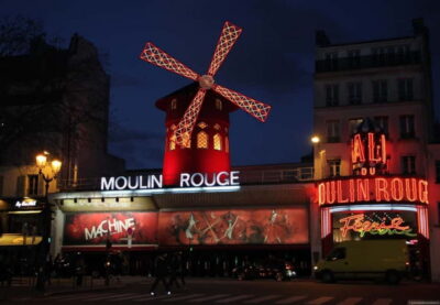 Paris: Small Group Moulin Rouge & Sacré Cœur Montmartre Tour - Getting oriented: Blanche Station meeting spot near Moulin Rouge