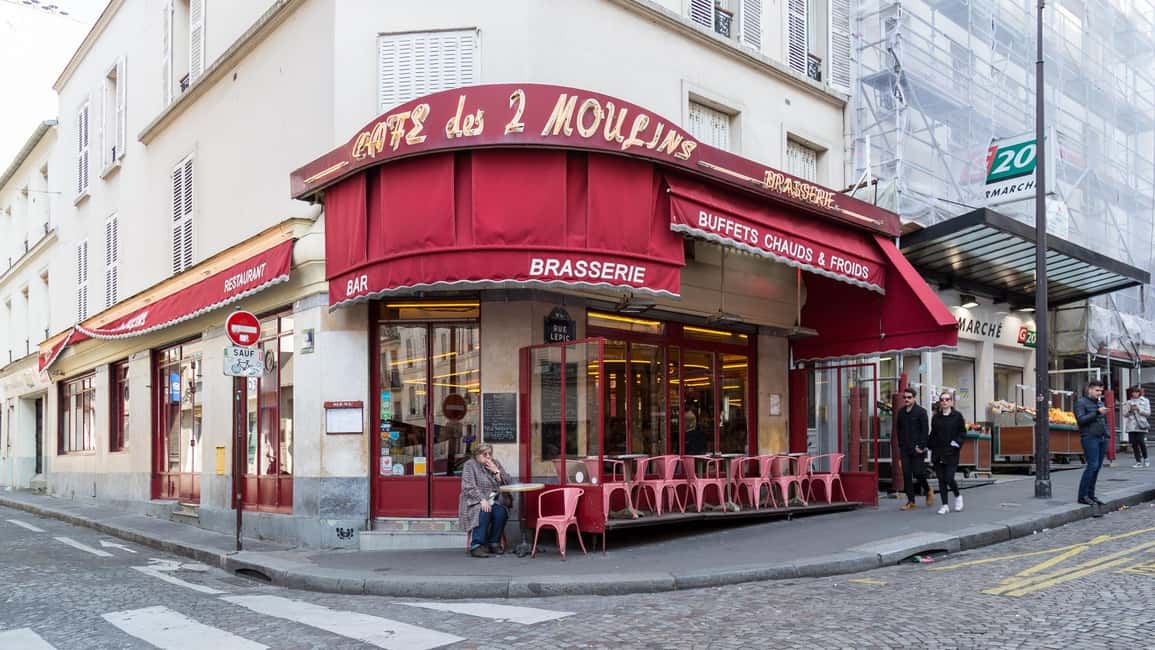 Paris: Small Group Moulin Rouge & Sacré Cœur Montmartre Tour - Cobblestones, artist homes, and the Café des Deux Moulins moment