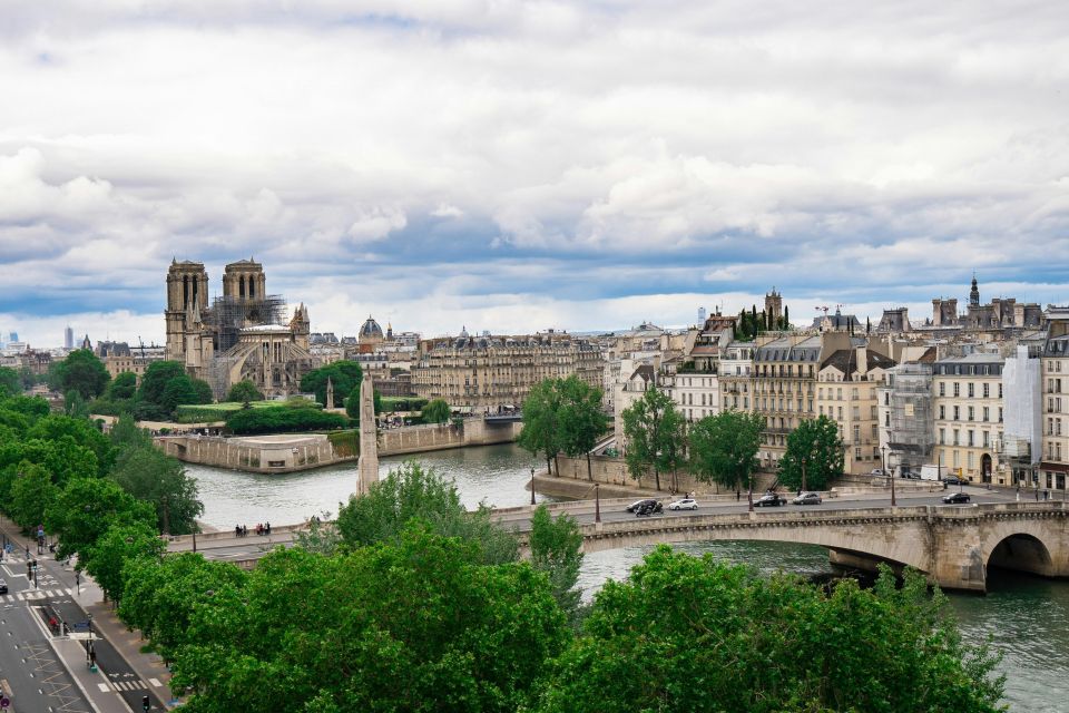 Paris: Ste-Chapelle, Conciergerie, Notre Dame Private Tour - The Conciergerie: from power to punishment, in real space