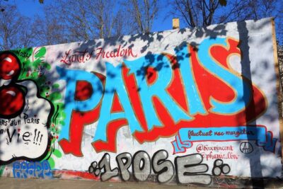 Paris: Street Art Open-Air Museum Bike Tour - Hôtel de Ville meeting point: how to get there without playing chicken with traffic