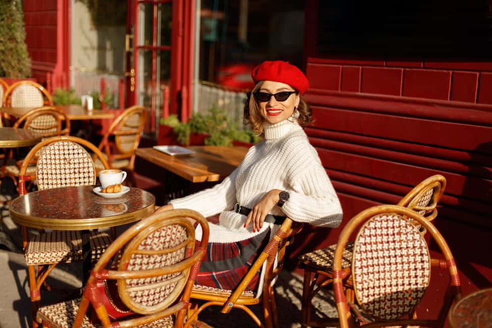 Paris: The best Undiscovered Quarters & Secret Gems Tour - Café Leonard: The Most Parisian Part of the First Hour