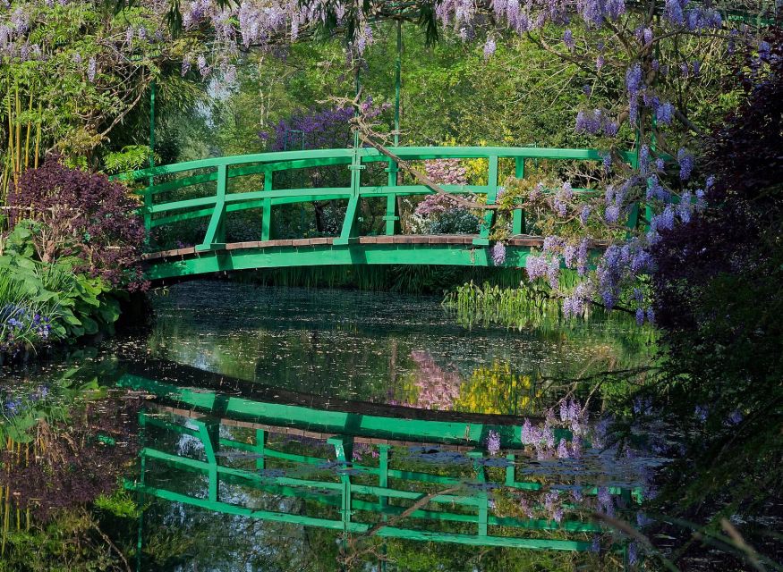Paris: Transport for visit Giverny Claude Monet 7 peoples - Key highlights at a glance