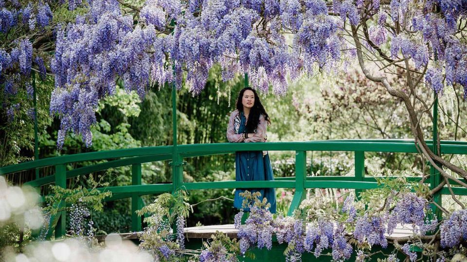 Paris: Transport for visit Giverny Claude Monet 7 peoples - Giverny turns Monet into a place you can feel