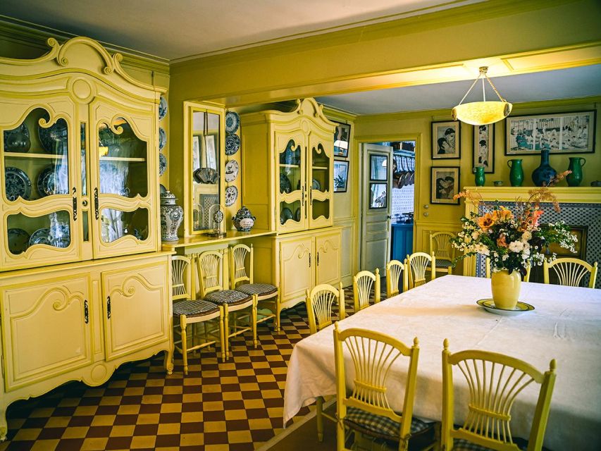 Paris: Transport for visit Giverny Claude Monet 7 peoples - Price and value: $568 per group (up to 7)