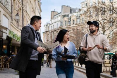 Paris: Treasure Hunt & Walking Tour "Marie Curie's secret" - Meeting at Play-In (59 Rue de Rivoli) and getting your game kit