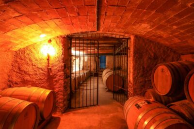 Paris: Two Reims Champagne Vineyards with Tastings and Lunch - Reims in a tight window: Porte de Mars and Notre-Dame Cathedral outside