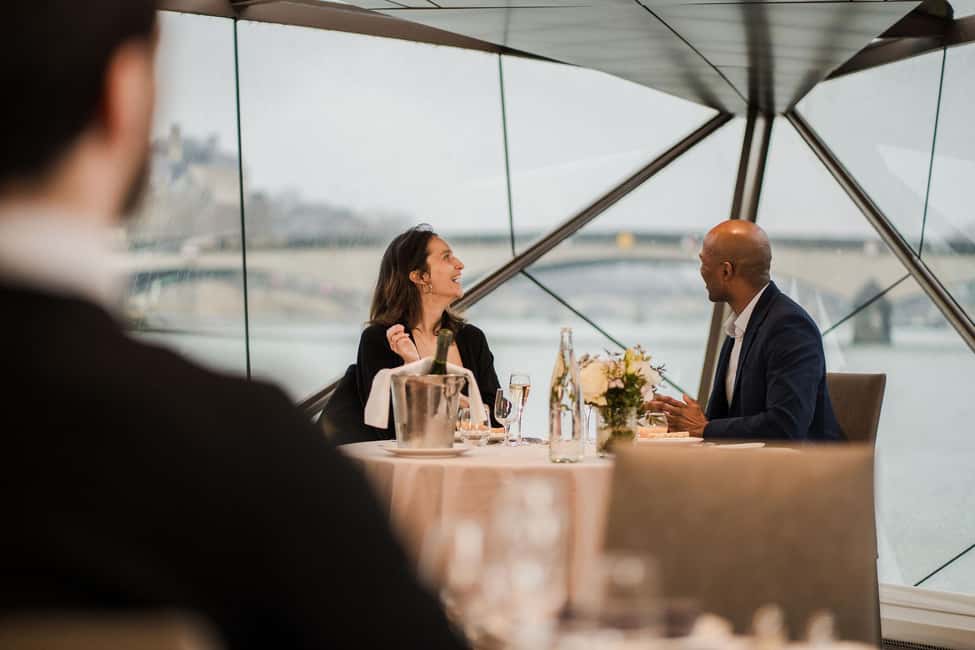 Paris : Valentine's Day Diner Cruise on the Seine river - Should You Book This Valentine’s Day Seine Cruise?