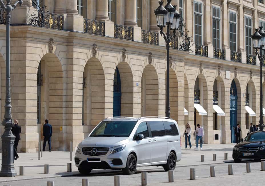 Paris VIP: Landmarks & Sightseeing Chauffeur Driven Tour 3hr - Shopping stops: Avenue Montaigne and big-department streets